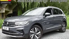 Grijs, metallic lak Gebruikt 2021 VW Tiguan Elegance SUV | € 28.745 (Super prijs)