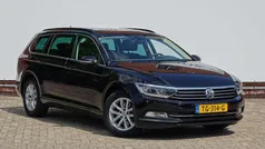 Zwart, metallic lak Gebruikt 2018 VW Passat Comfortline Stationwagen | € 17.950 (Goede deal)