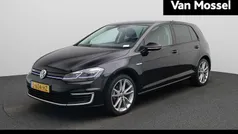 Zwart Gebruikt 2020 VW e-Golf SE Hatchback | € 13.945 (Eerlijke prijs)