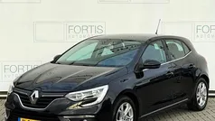Zwart Gebruikt 2016 Renault Mégane IV Zen Hatchback | € 9.900 (Eerlijke prijs)
