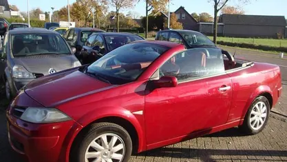 Rood Gebruikt 2008 Renault Mégane Cabriolet Exception Cabriolet | € 3.500 (Eerlijke prijs)