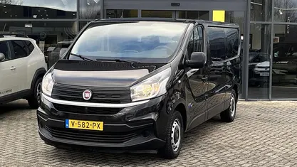 Zwart Occasion 2018 Renault Trafic Basis MPV | € 9.350 (Super prijs)