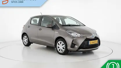 Grijs Occasion 2019 Toyota Yaris Hybrid Active Hatchback | € 18.035 (Eerlijke prijs)
