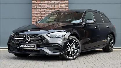 Zwart (metallic) Gebruikt 2022 Mercedes C300 AMG line Stationwagen | € 38.500 (Eerlijke prijs)