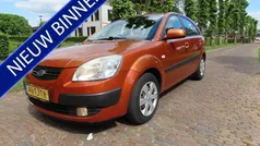 Oranje Gebruikt 2006 Kia Rio EX Hatchback | € 1.750 (Goede deal)