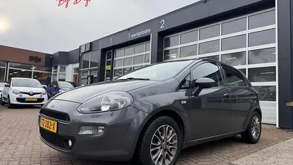 Grijs Occasion 2018 Fiat Punto Hatchback | € 6.545 (Eerlijke prijs)