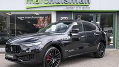 Zwart, metallic lak Gebruikt 2018 Maserati Levante SUV | € 57.950 (Eerlijke prijs)