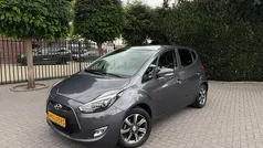 Grijs, metallic lak Gebruikt 2017 Hyundai ix20 MPV | € 12.950 (Eerlijke prijs)