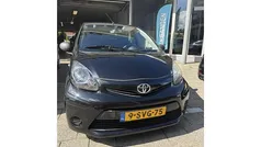 Zwart Gebruikt 2013 Toyota Aygo Hatchback | € 2.550 (Eerlijke prijs)