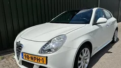 Wit Gebruikt 2010 Alfa Romeo Giulietta Distinctive Hatchback | € 4.799 (Eerlijke prijs)