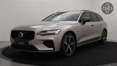 Grijs, metallic lak Nieuw 2025 Volvo V60 Plus Stationwagen | € 62.900 (Eerlijke prijs)