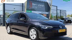 Zwart Gebruikt 2022 VW Golf VIII Stationwagen | € 22.995 (Eerlijke prijs)