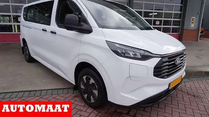 Wit Nieuw 2025 Ford Transit Custom Trend MPV | € 56.945 (Goede deal)