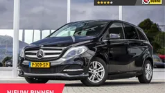 Zwart Gebruikt 2016 Mercedes B250e MPV | € 11.845 (Eerlijke prijs)