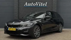Zwart Gebruikt 2021 BMW 320e M Sport Stationwagen | € 31.445 (Goede deal)