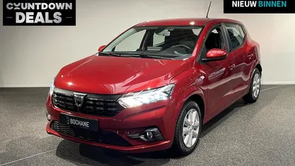Rood Gebruikt 2023 Dacia Sandero Comfort Hatchback | € 14.745 (Eerlijke prijs)