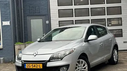 Grijs Occasion 2013 Renault Mégane III Collection Hatchback | € 5.895 (Eerlijke prijs)