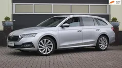 Zilver (metallic) Gebruikt 2022 Skoda Octavia Style Stationwagen | € 19.900 (Goede deal)