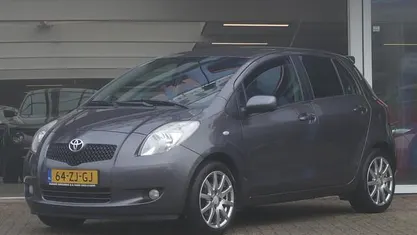Grijs Occasion 2008 Toyota Yaris Sol Hatchback | € 4.950 (Eerlijke prijs)