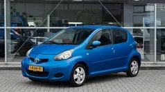 Blauw Gebruikt 2010 Toyota Aygo Hatchback | € 5.450 (Eerlijke prijs)
