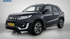 Zwart metallic Gebruikt 2023 Suzuki Vitara Style SUV | € 28.945 (Eerlijke prijs)