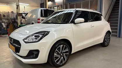 Gebruikt 2023 Suzuki Swift Style Hatchback | € 17.650 (Eerlijke prijs)