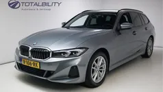 Grijs Gebruikt 2022 BMW 318 Basis Stationwagen | € 33.950 (Eerlijke prijs)