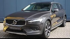 Grijs, metallic lak Gebruikt 2022 Volvo V60 CC Ultimate Stationwagen | € 47.995 (Eerlijke prijs)