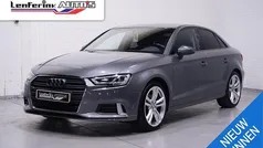Grijs, metallic lak Gebruikt 2018 Audi A3 Sport Sedan | € 19.800 (Eerlijke prijs)