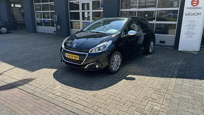 Zwart Occasion 2019 Peugeot 208 Allure Hatchback | € 10.950 (Eerlijke prijs)