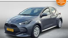 Grijs Gebruikt 2023 Toyota Yaris Hybrid Active Hatchback | € 21.450 (Eerlijke prijs)