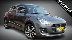 Grijs Gebruikt 2020 Suzuki Swift Style Hatchback | € 16.950 (Eerlijke prijs)