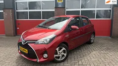 Rood Gebruikt 2015 Toyota Yaris Hybrid Hatchback | € 13.950 (Goede deal)