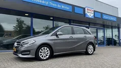 Grijs Gebruikt 2017 Mercedes B180 Prestige MPV | € 18.495 (Eerlijke prijs)