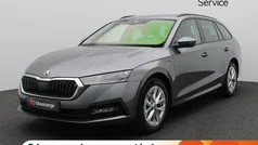 Grijs Gebruikt 2023 Skoda Octavia Business Line Stationwagen | € 27.900 (Goede deal)