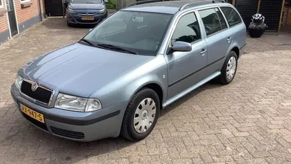 Grijs Gebruikt 2005 Skoda Octavia Classic Stationwagen | € 2.880 (Eerlijke prijs)