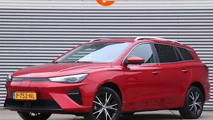 Rood (metallic) Occasion 2022 MG MG5 EV Luxury Stationwagen | € 16.950 (Eerlijke prijs)
