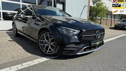 Zwart Gebruikt 2022 Mercedes E300 AMG Sedan | € 47.950 (Eerlijke prijs)