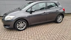 Grijs, metallic lak Gebruikt 2010 Toyota Auris Hatchback | € 6.995 (Eerlijke prijs)