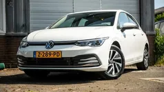 Wit Gebruikt 2021 VW Golf VIII Style Hatchback | € 24.895 (Eerlijke prijs)