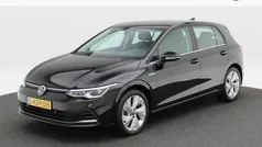 Zwart Gebruikt 2021 VW Golf VIII Style Hatchback | € 24.850 (Eerlijke prijs)