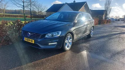 Grijs (metallic) Occasion 2014 Volvo V60 Momentum Stationwagen | € 4.950 (Goede deal)