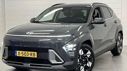Grijs Gebruikt 2024 Hyundai Kona Comfort SUV | € 31.425 (Eerlijke prijs)