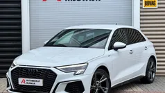 Wit Gebruikt 2022 Audi A3 Sportback e-tron S-Line Sedan | € 27.950 (Eerlijke prijs)