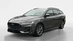 Grijs Gebruikt 2023 Ford Focus ST-Line Stationwagen | € 26.695 (Eerlijke prijs)