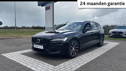 Zwart Gebruikt 2025 Volvo V60 Plus Stationwagen | € 45.940 (Eerlijke prijs)
