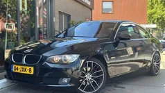 Zwart, metallic lak Gebruikt 2009 BMW 320 Executive Coupé | € 6.950 (Goede deal)