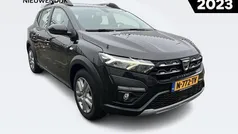 Zwart Gebruikt 2021 Dacia Sandero Essentiel Hatchback | € 16.440 (Duur)