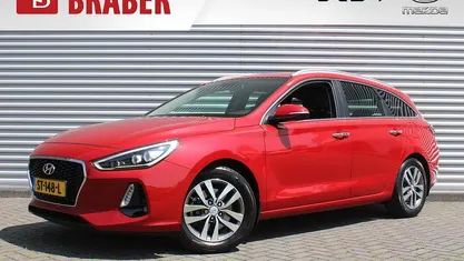 Rood Gebruikt 2018 Hyundai i30 Premium Stationwagen | € 14.845 (Eerlijke prijs)