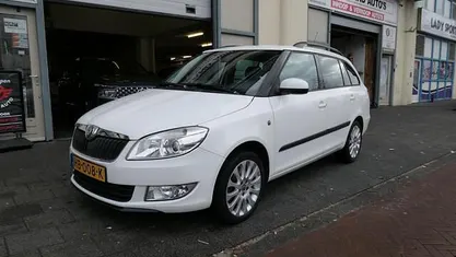 Wit (metallic) Occasion 2010 Skoda Fabia Ambition Stationwagen | € 3.995 (Eerlijke prijs)